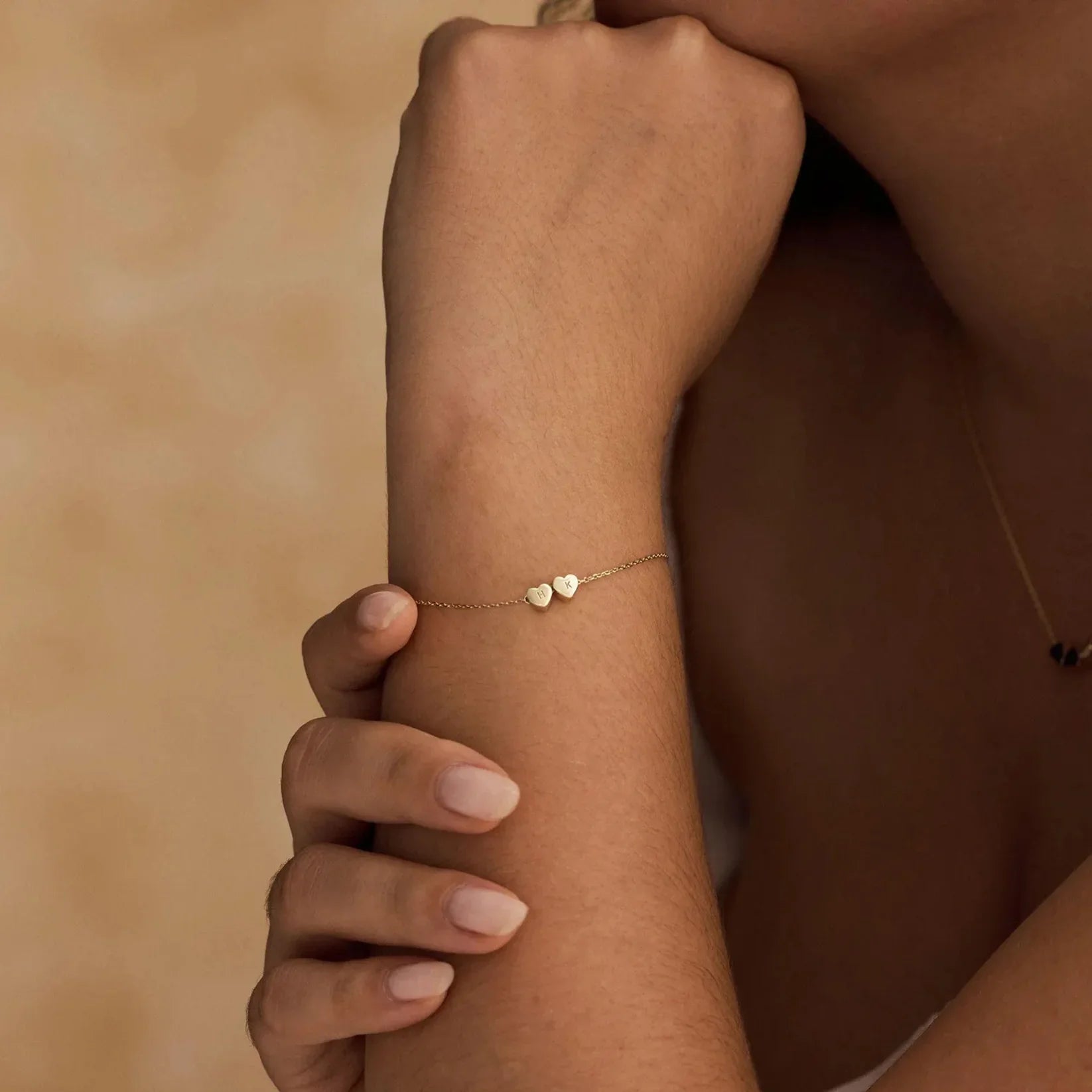 Personalisiertes Herz-Initial-Armband